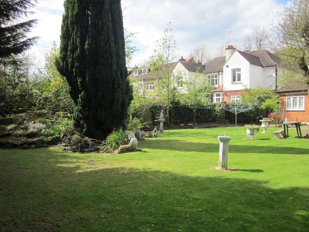 St Theresas Rest Home | 6-8 Queen Annes Gardens, Enfield EN1 2JN, UK | Phone: 020 8360 6272