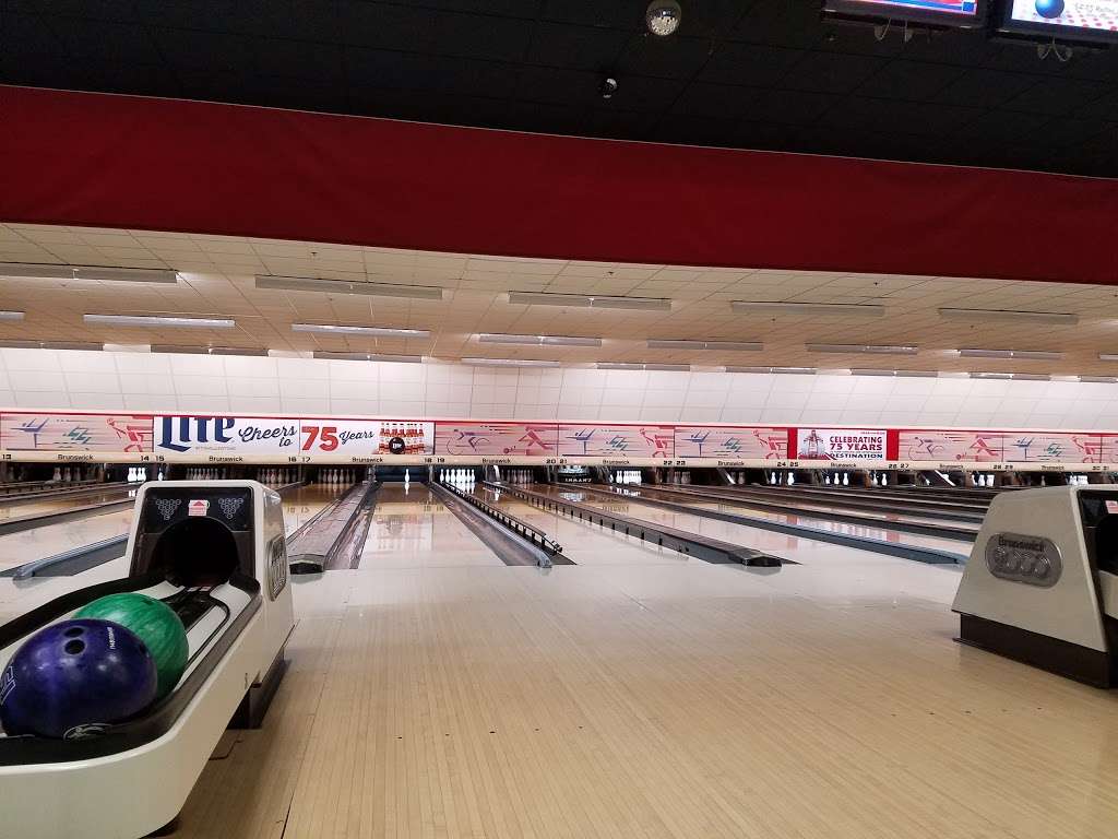 Inmans Bowling & Recreation Center | 3201 Evans Ave, Valparaiso, IN 46383, USA | Phone: (219) 462-1300