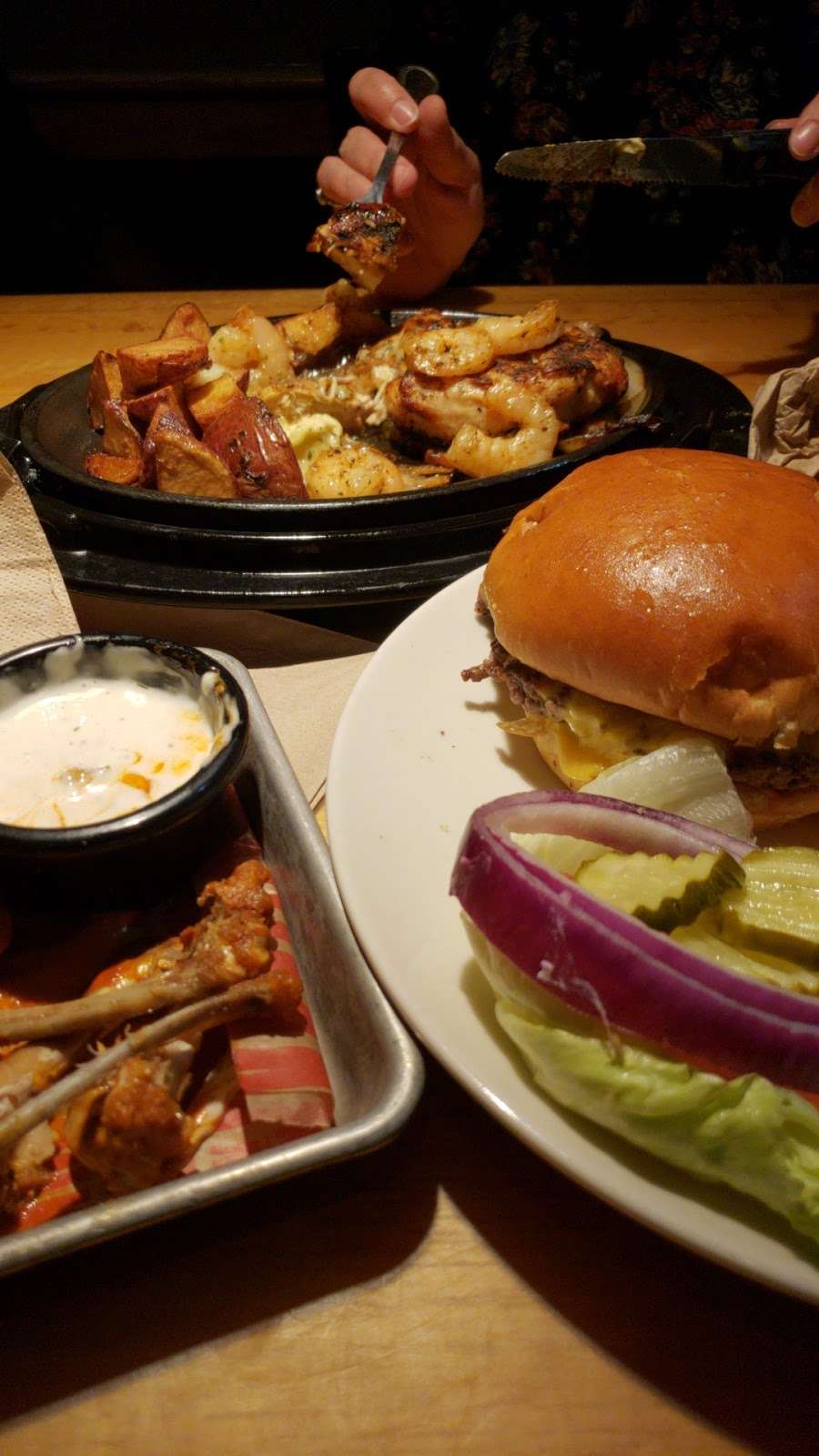 Applebees Grill + Bar | 2 Weis Ln, Hazle Township, PA 18201, USA | Phone: (570) 450-6674