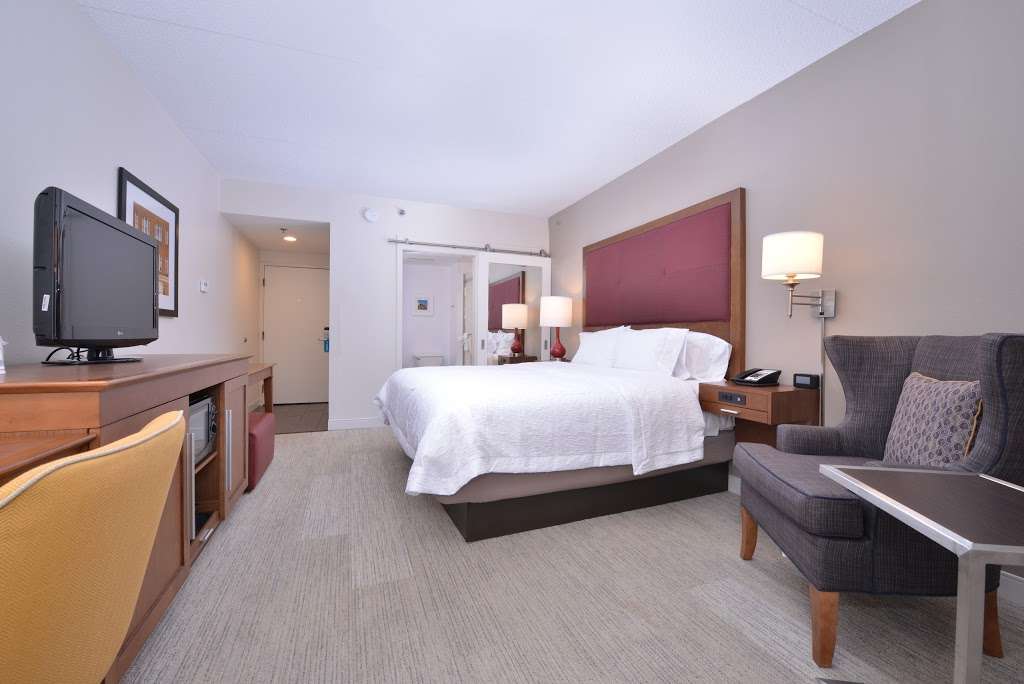 Hampton Inn Martinsburg | 975 Foxcroft Ave, Martinsburg, WV 25401, USA | Phone: (304) 267-2900