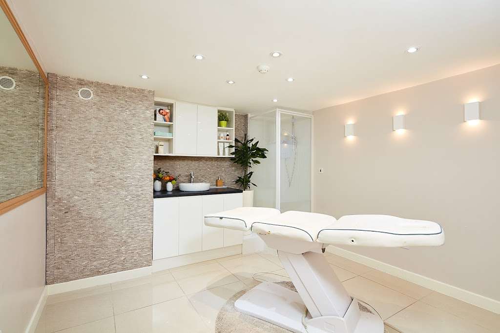 Oval Beauty Clinic | 34 Clapham Rd, London SW9 0JQ, UK | Phone: 020 7582 5454