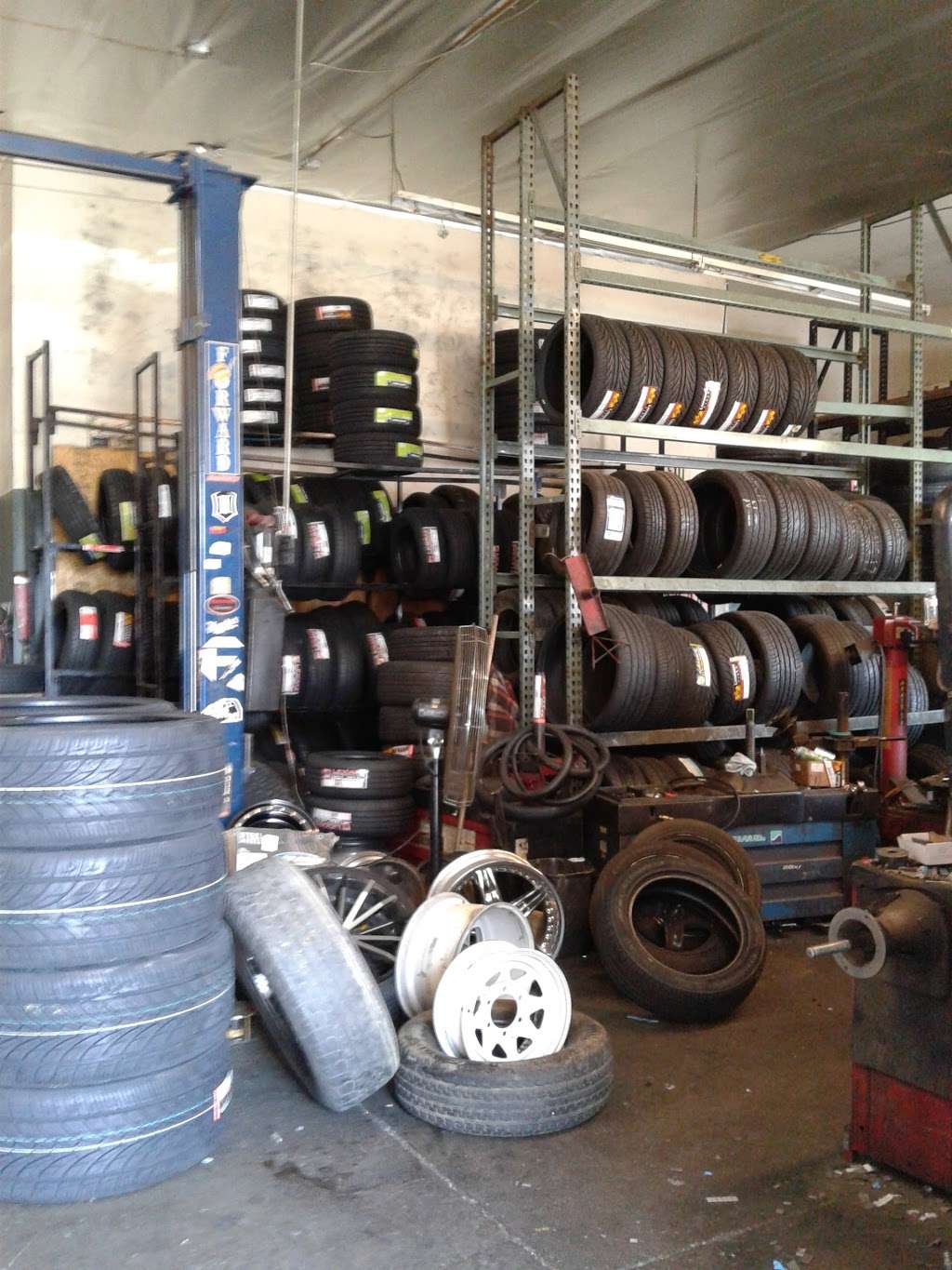 Perris Tire & Wheels Inc | 3575 N Perris Blvd, Perris, CA 92571, USA | Phone: (951) 943-5800