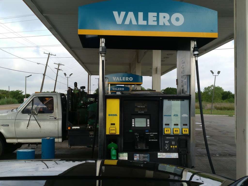 Valero | Dallas, TX 75211, USA