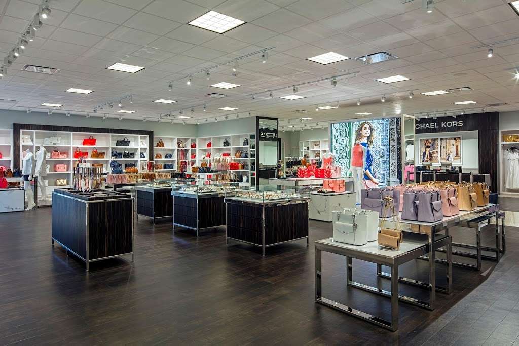 Michael Kors Outlet | 1001 Premium Outlets Dr suite e06-07, Tannersville, PA 18372, USA | Phone: (570) 629-4441