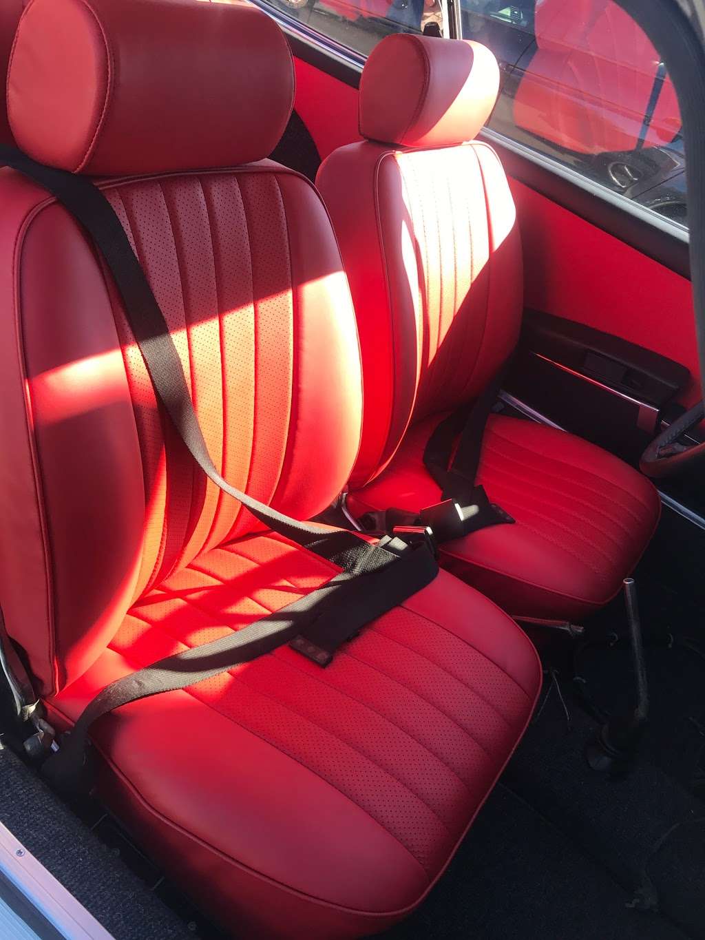 Junior Auto Glass & Upholstery | 6050 Wilcrest Dr, Houston, TX 77072, USA | Phone: (832) 347-9533