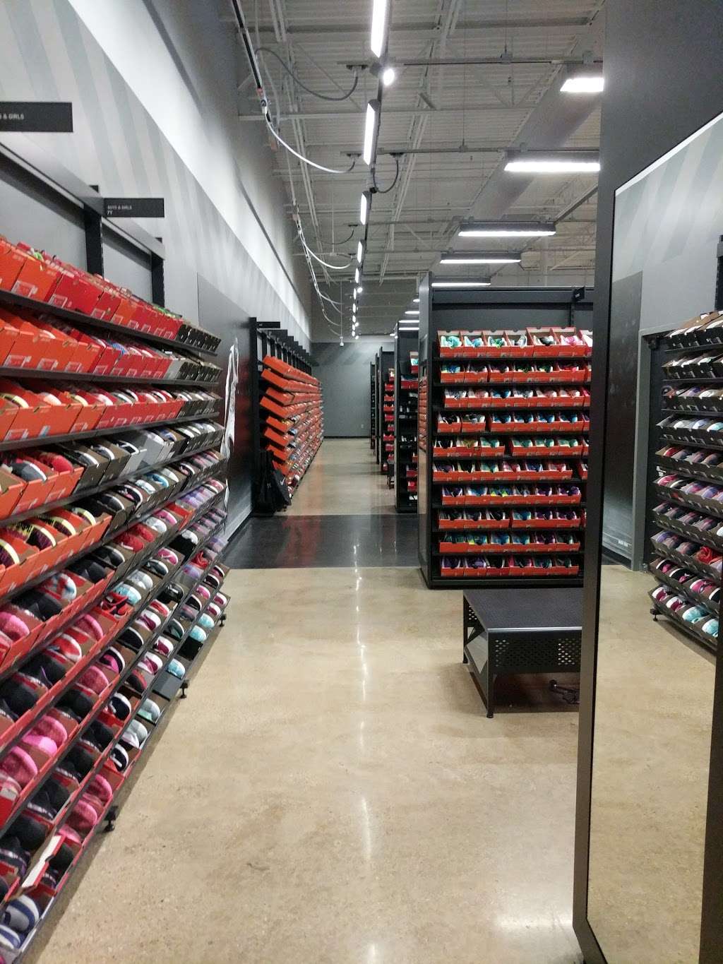 Nike Clearance Store | 5726 Fairmont Pkwy, Pasadena, TX 77505, USA | Phone: (281) 998-0010