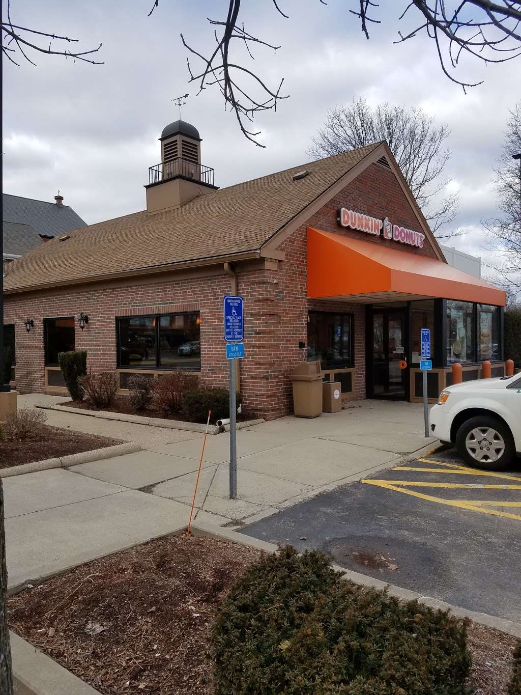 Dunkin Donuts | 50 E Central St, Natick, MA 01760, USA | Phone: (508) 647-0161