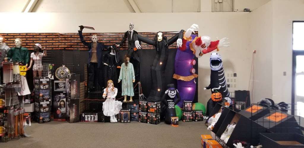 Halloween City | 8311 Broadway, Merrillville, IN 46410, USA | Phone: (914) 529-1966