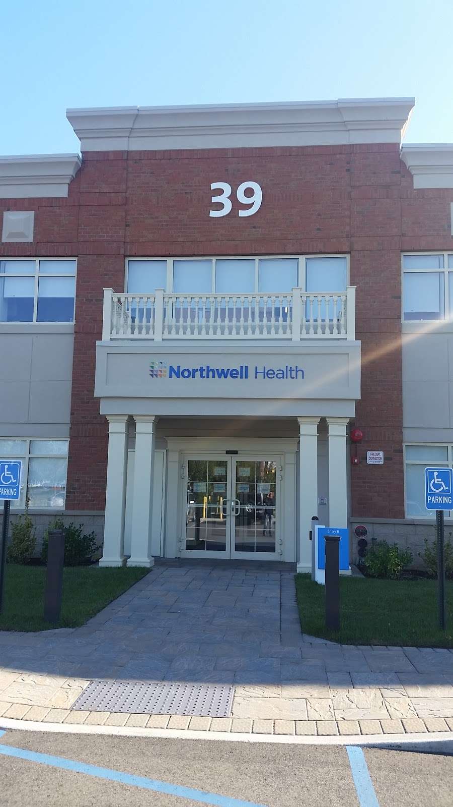 Northwell Health | 39 Brentwood Rd, Bay Shore, NY 11706, USA