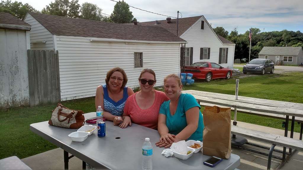 Grandpas Burger Box | 106 W 2nd St, Tonganoxie, KS 66086, USA | Phone: (913) 369-8994