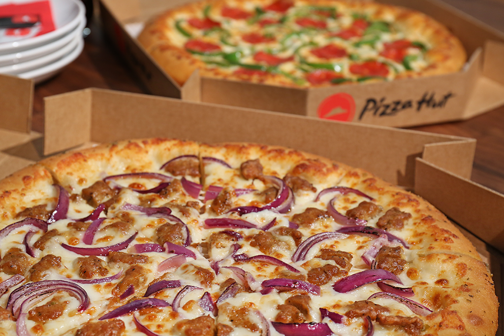 Pizza Hut | 4906 N Tower Rd Suite 130, Denver, CO 80249, USA | Phone: (720) 543-7875