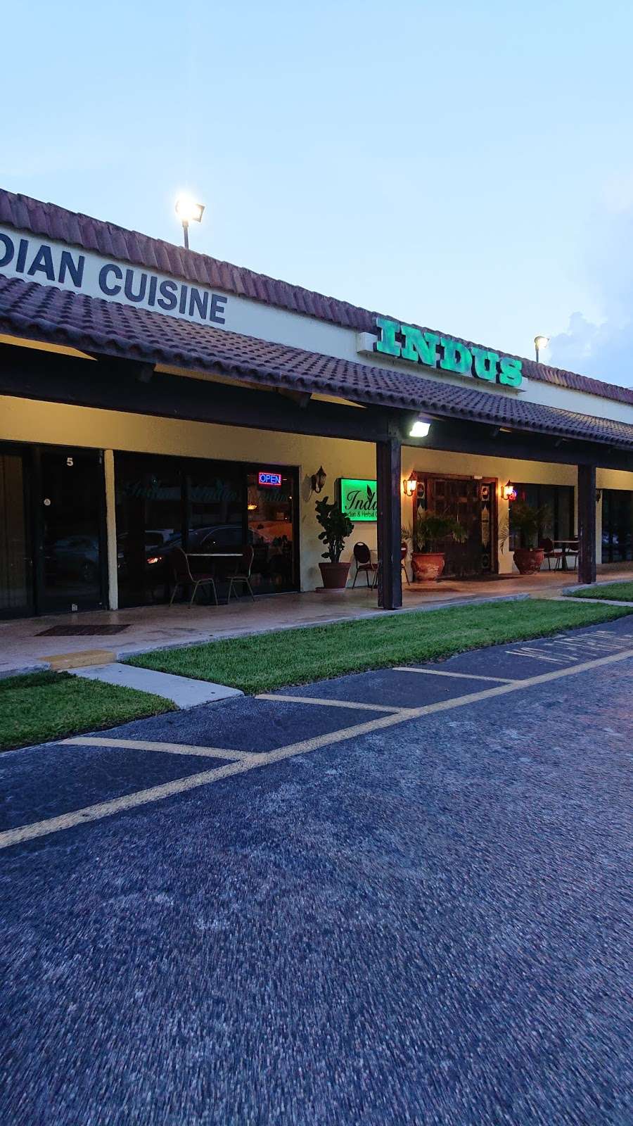 Indus Indian and Herbal Cuisine | 1649 Forum Pl, Ste 6-7, West Palm Beach, FL 33401, USA | Phone: (561) 249-0123