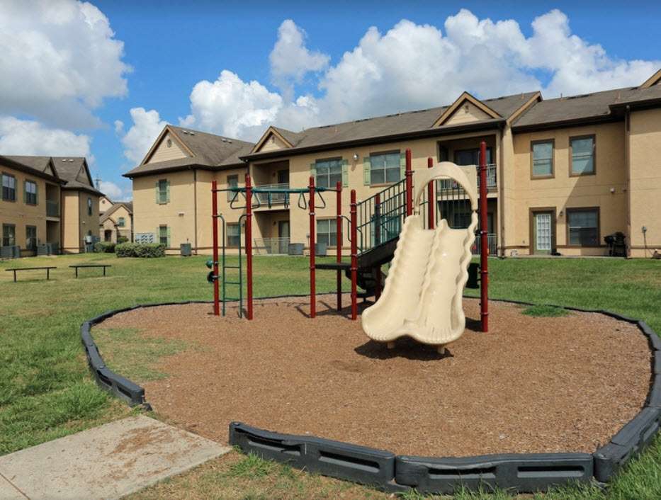 Champion Townhomes on the Green | 11201 Veterans Memorial Pkwy, Houston, TX 77067, USA | Phone: (281) 595-1452