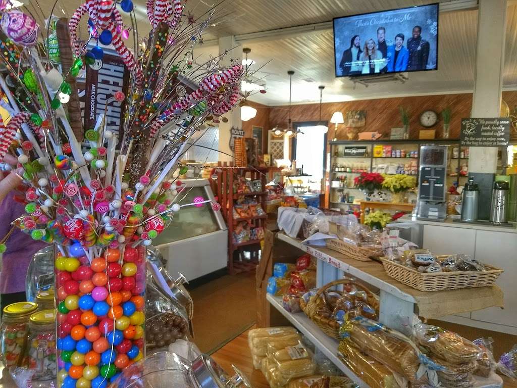 Round Hill Grocery Co | 19 Main St, Round Hill, VA 20141, USA | Phone: (540) 441-7474