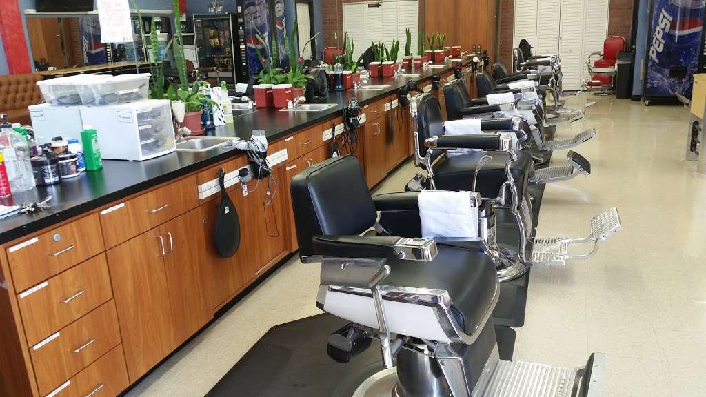 The Corner Barber Shop | 10635 Burbank Blvd, North Hollywood, CA 91601, USA | Phone: (818) 821-3741