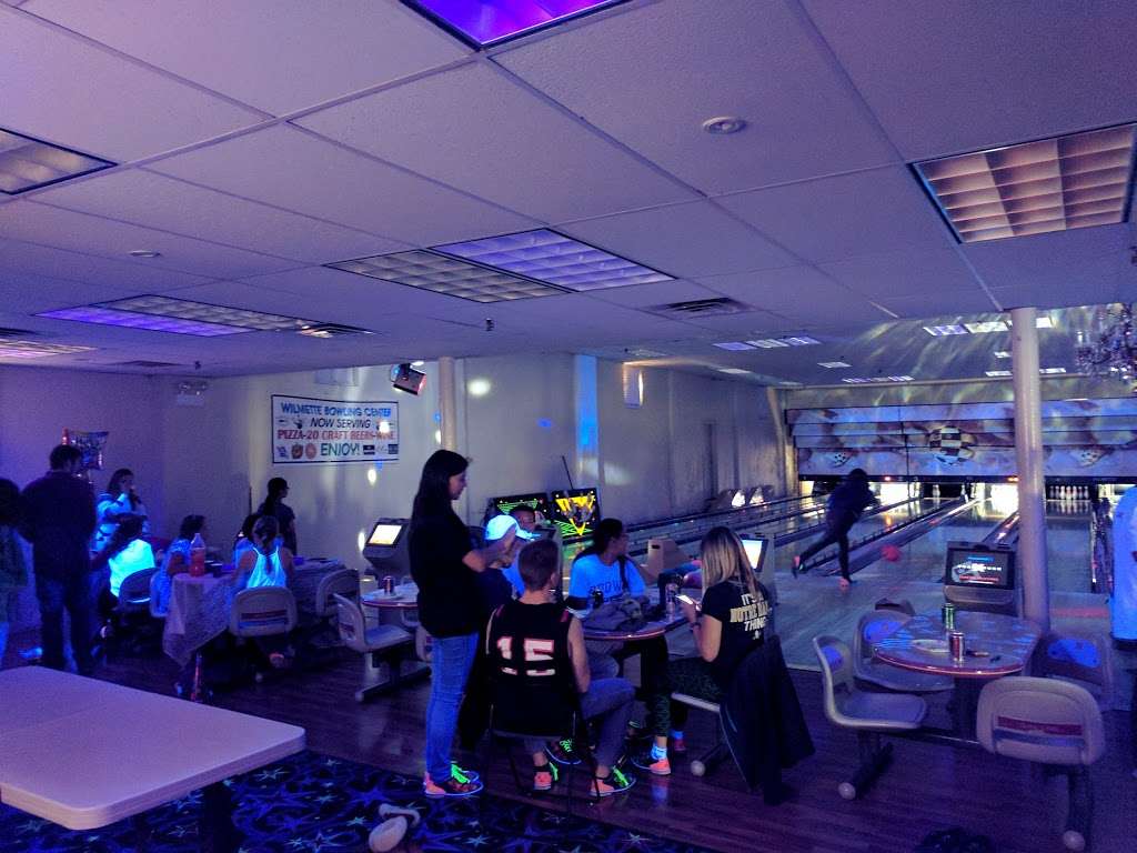 Wilmette Bowling Center Inc | 1903 Schiller Ave, Wilmette, IL 60091, USA | Phone: (847) 251-0705