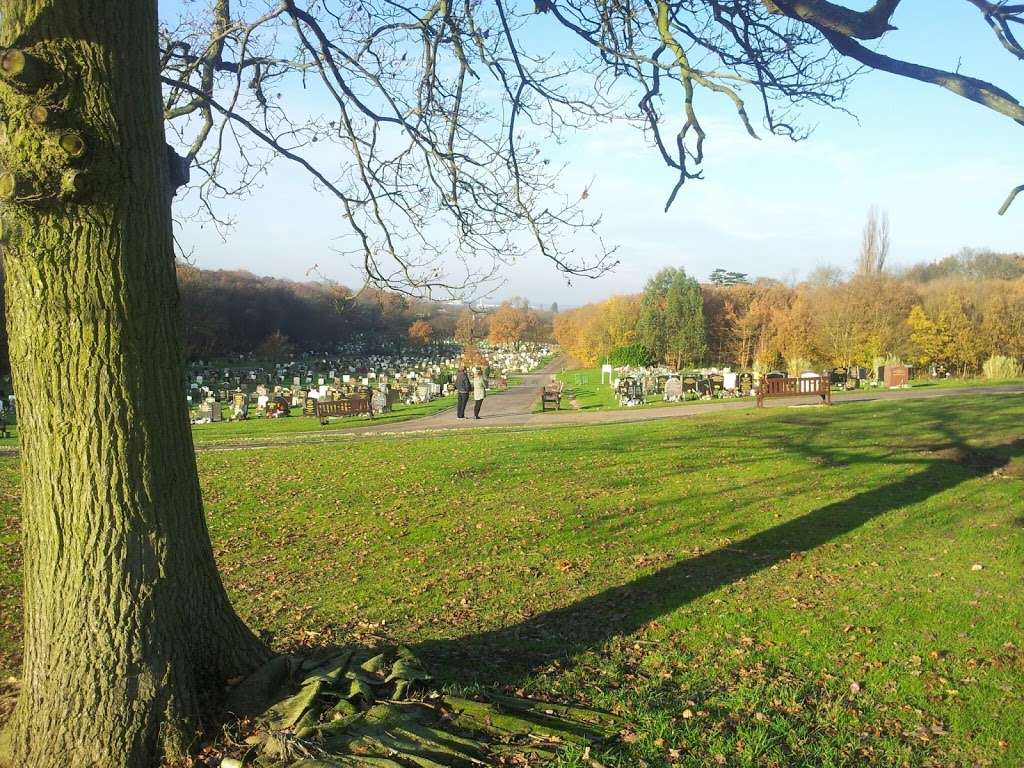 Parndon Wood Cemetery and Crematorium | Parndon Wood Rd, Harlow CM19 4SF, UK | Phone: 01279 620620