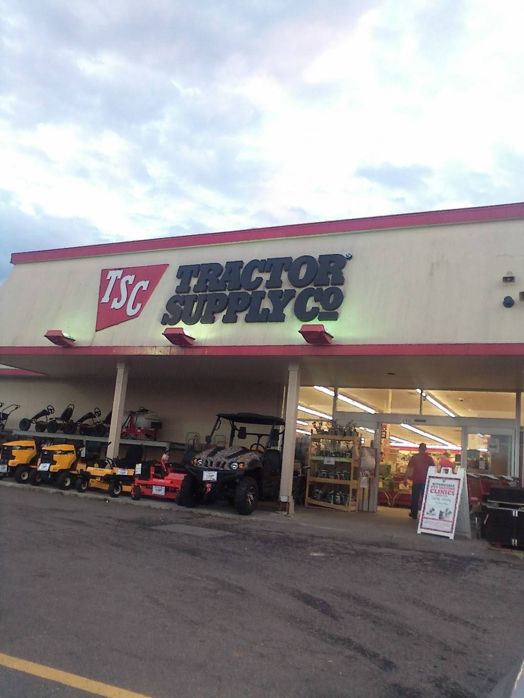 Tractor Supply Co. | 196 Westwood Village Dr, Clemmons, NC 27012, USA | Phone: (336) 766-6326