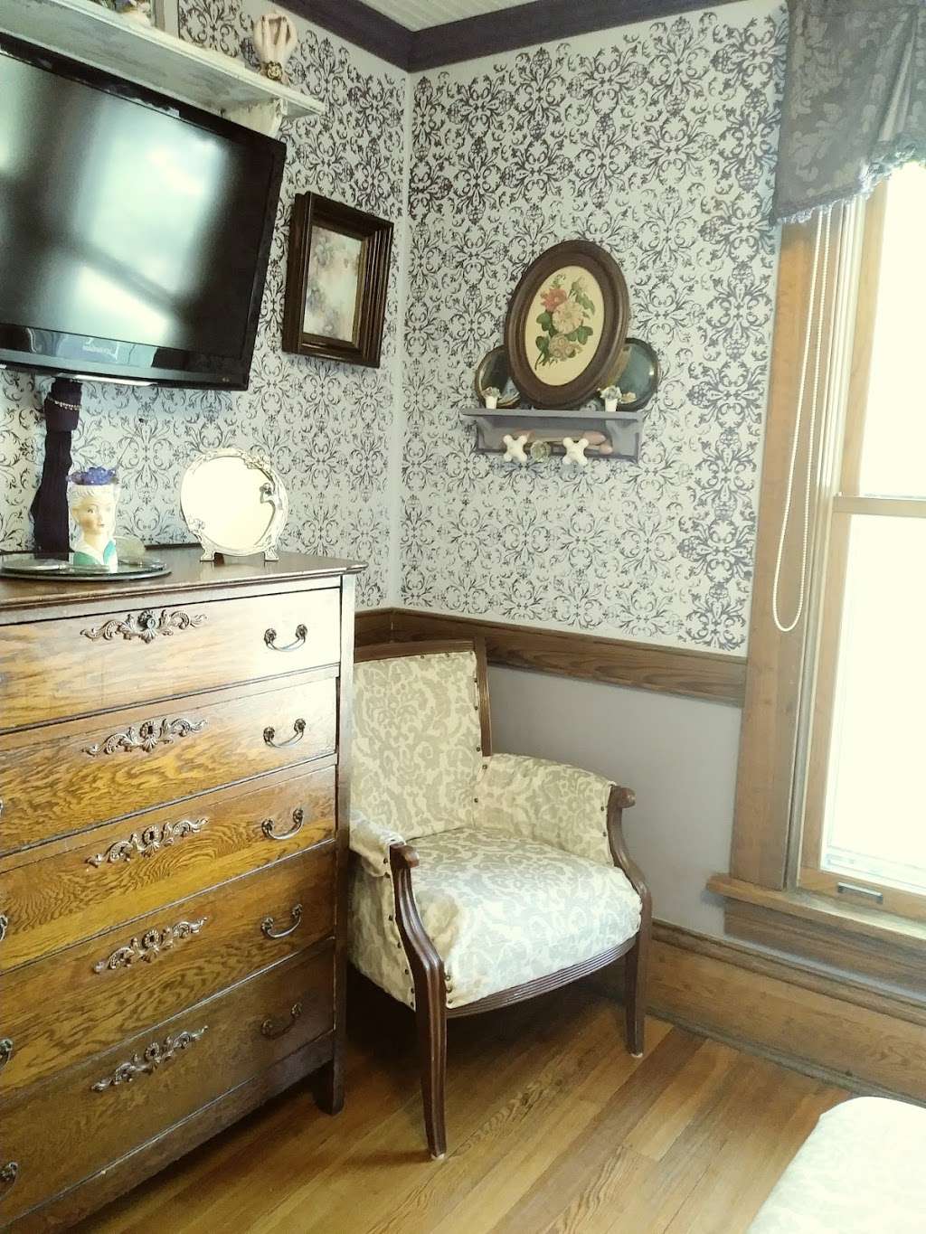 Ingleside Inn B&B | 9291, 403 Washington St, Ingleside, IL 60041, USA | Phone: (815) 321-1325