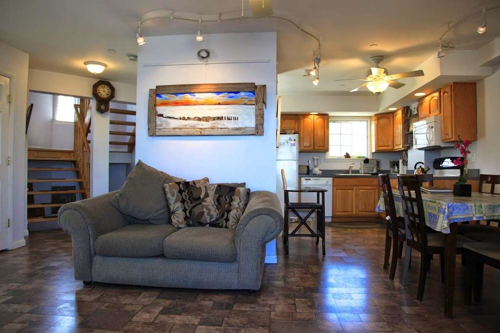 New York City Waterfront Vacation Rentals | 937 Shad Creek Road, Broad Channel, NY 11693, USA | Phone: (917) 346-9539