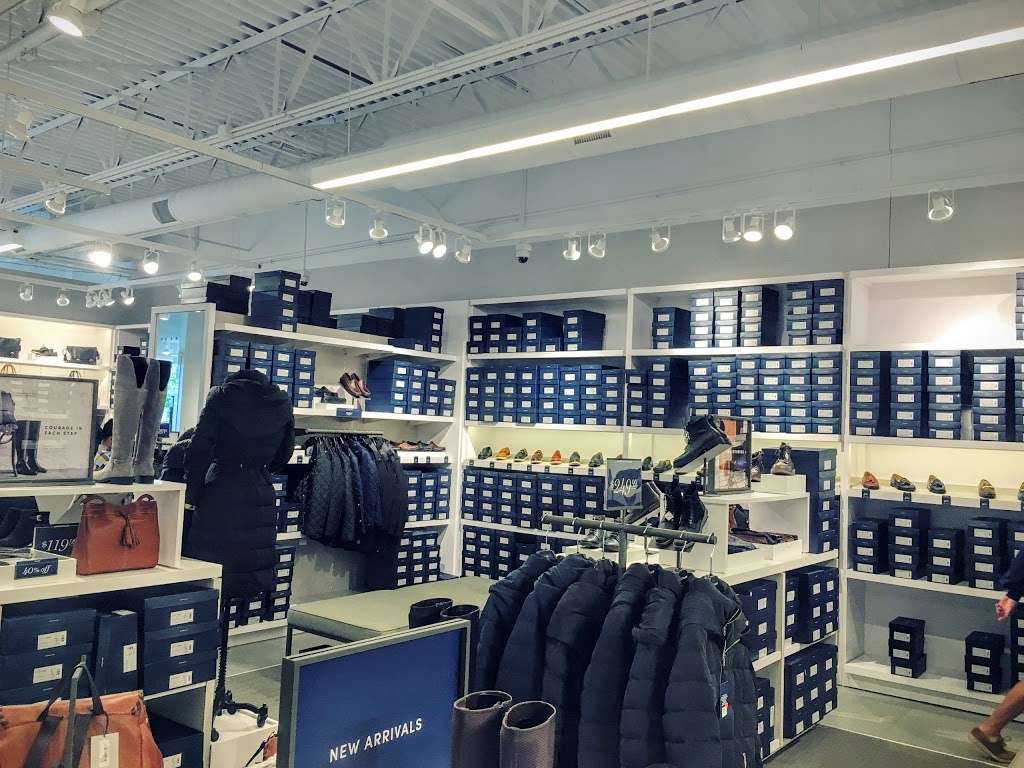 Cole Haan Outlet | 1650 Premium Outlet Blvd #568, Aurora, IL 60502, USA | Phone: (630) 898-1369