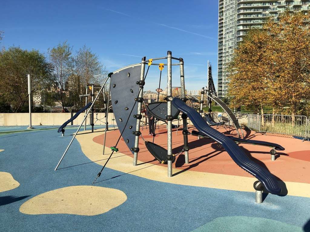 Gantry Plaza State Park | 4-09 47th Rd, Long Island City, NY 10007, USA | Phone: (718) 786-6385