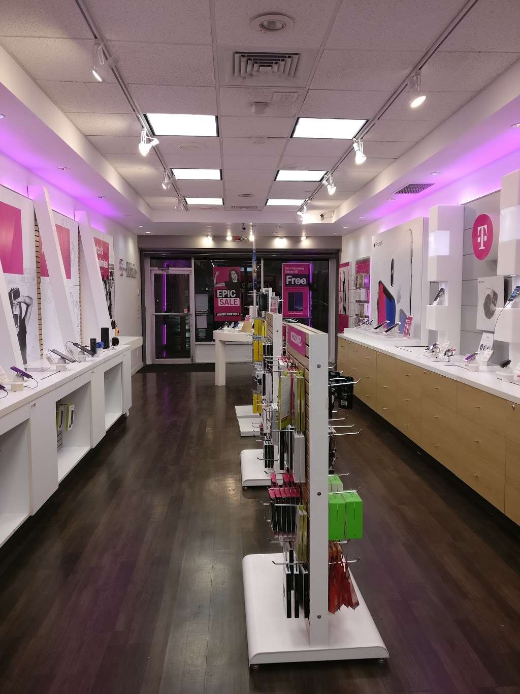 T-Mobile | 391 Nesconset Hwy, Hauppauge, NY 11788, USA | Phone: (631) 265-2424