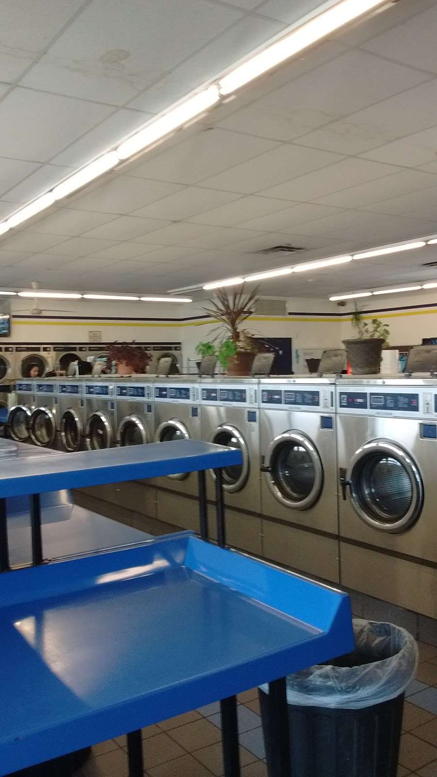 V & G Laundry | 8407 W 79th St, Justice, IL 60458, USA | Phone: (708) 458-4011