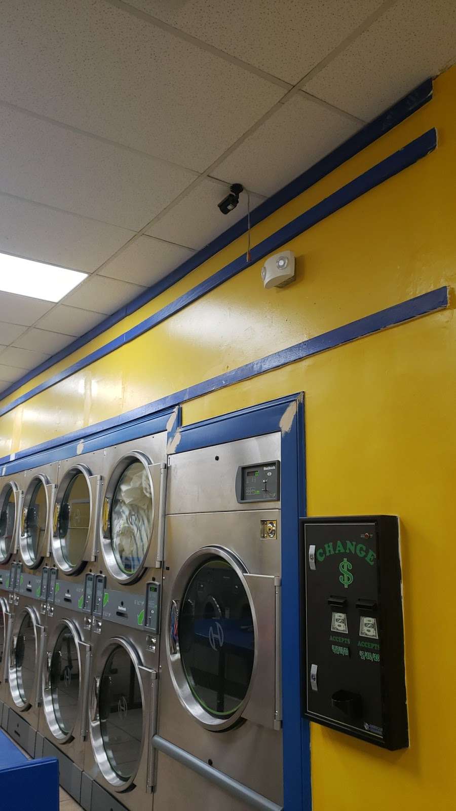 Angels Coin Laundry | 3680 SW 64th Ave, Davie, FL 33314, USA | Phone: (561) 352-3566