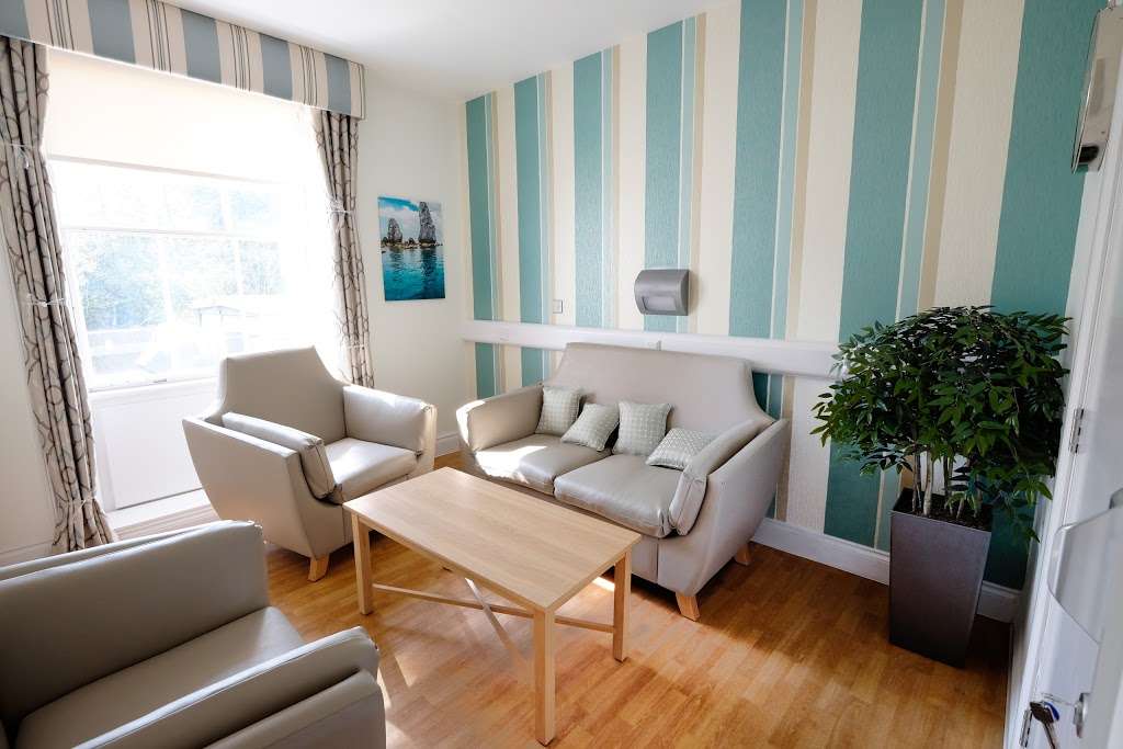 Rhodes Wood Hospital | Shepherds Way, Brookmans Park, Hatfield AL9 6NN, UK | Phone: 01707 291500