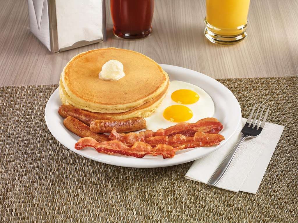 Dennys | 1250 Stratford Ave, Dixon, CA 95620, USA | Phone: (707) 678-1002