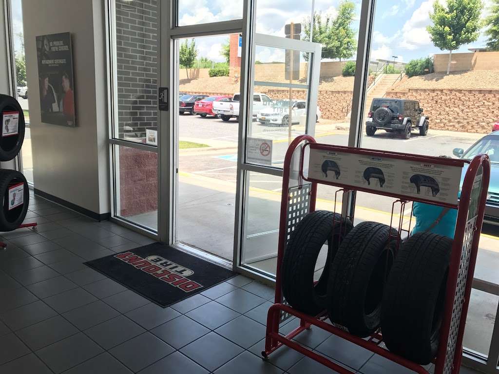 Discount Tire | 9310 Northlake W Dr, Charlotte, NC 28216, USA | Phone: (704) 916-1427