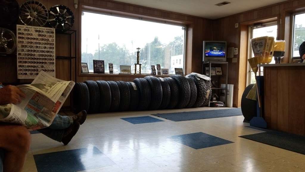 Bobs Tire Services | 812 E Moler Ave, Martinsburg, WV 25404, USA | Phone: (304) 267-2797