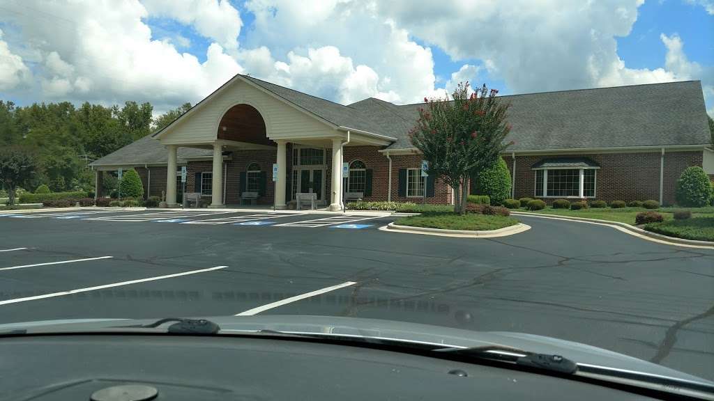 Lancaster Funeral Home & Cremation Service | 709 N White St, Lancaster, SC 29720, USA | Phone: (803) 286-5000