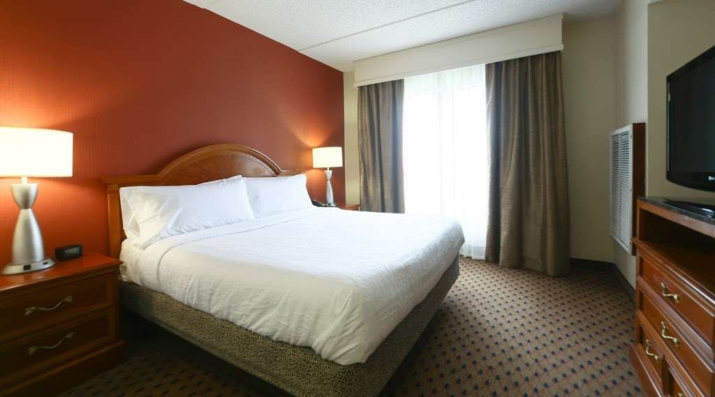 Hilton Garden Inn Secaucus/Meadowlands | East Service Road, 875 NJ-3, Secaucus, NJ 07094, USA | Phone: (201) 864-1400