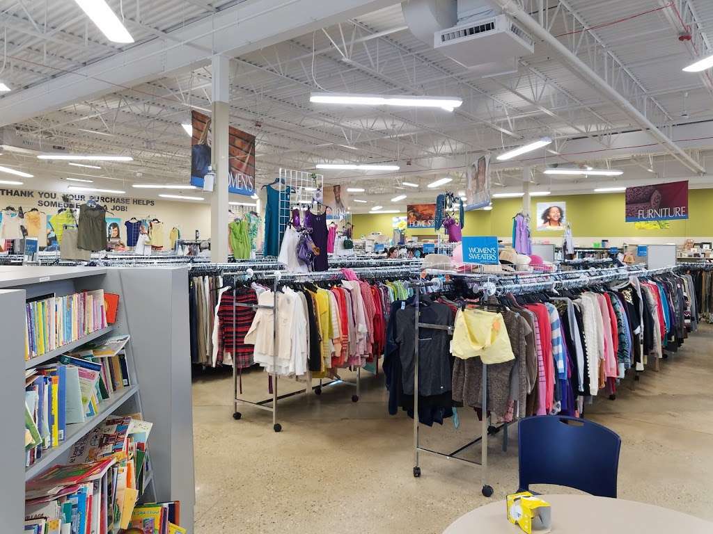 Goodwill Store & Donation Center in Evanston | 1916B Dempster Street, Evanston, IL 60202, USA | Phone: (847) 905-1202