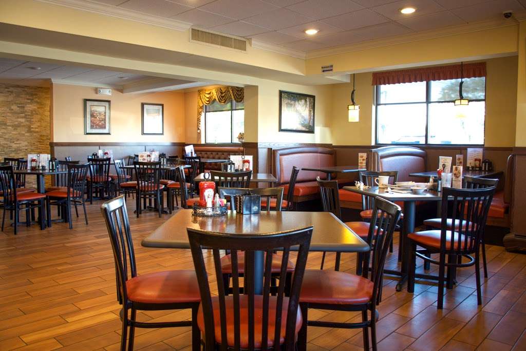 Town & Country Restaurant | 350 S Walnut St, Bath, PA 18014, USA | Phone: (610) 837-7220