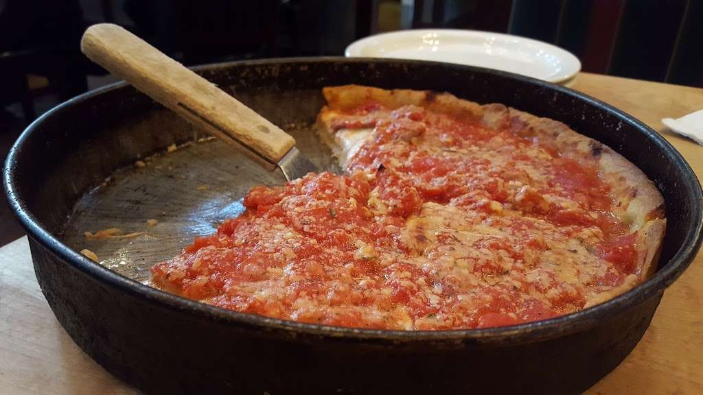 Lou Malnatis Pizzeria | 8515 Redtail Dr Lakewood Commons... corner of Redtail Dr &, Ackman Rd, Village of Lakewood, IL 60014, USA | Phone: (815) 477-8100