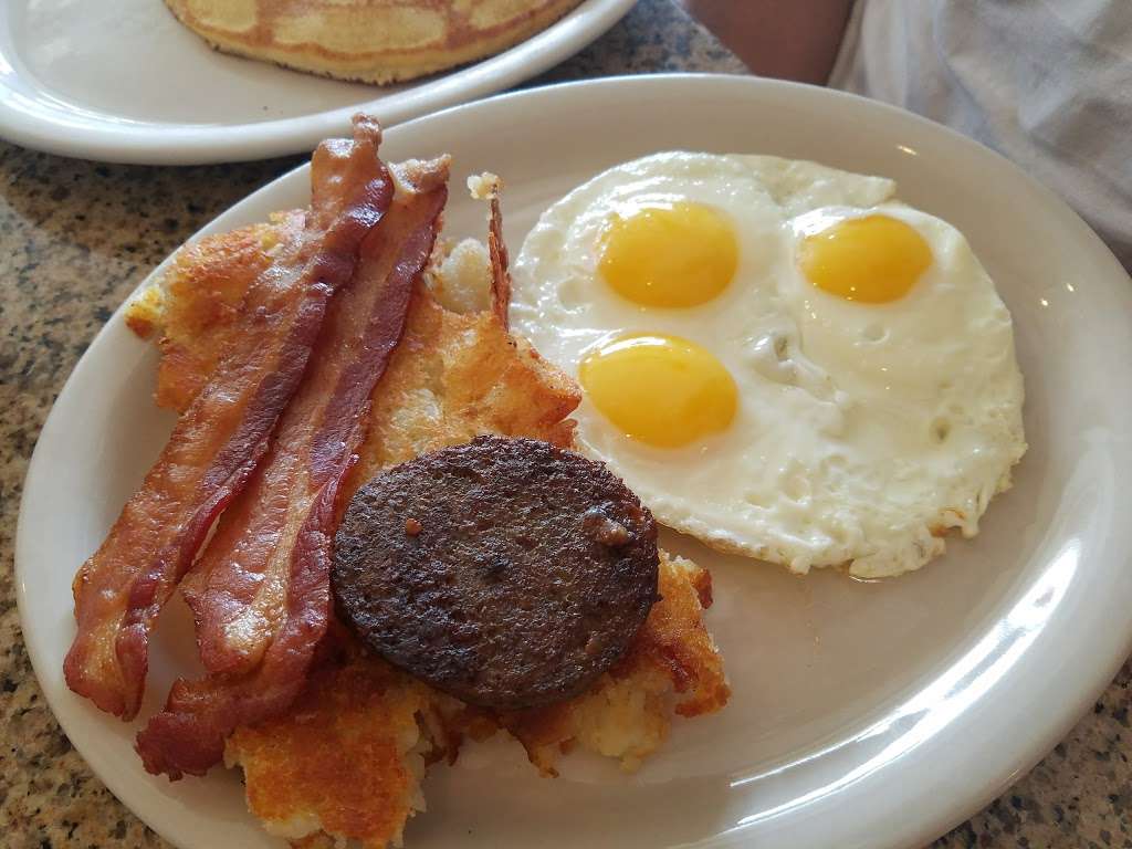 Baccailis Cafe American Country Style Breakfast Lunch Dinner | 6734, 3950 N Fry Rd #100, Katy, TX 77449, USA | Phone: (281) 579-1828