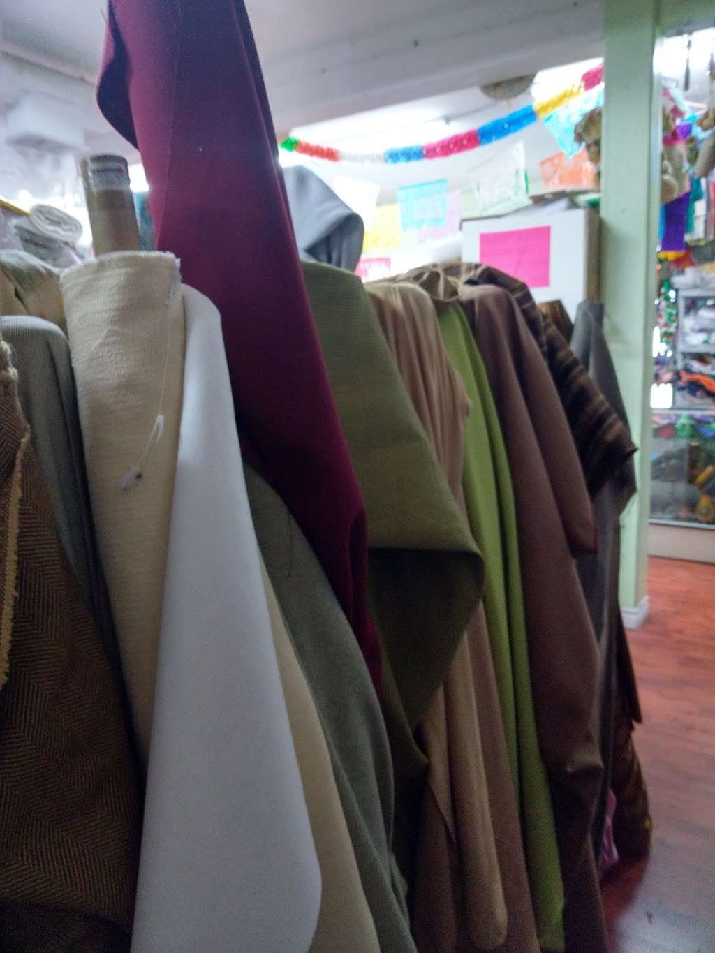 La Amiga Fabrics | 1605 W 1st St, Santa Ana, CA 92703, USA | Phone: (714) 667-0590