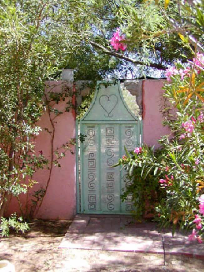 The Azure Gate Bed and Breakfast | 9351 E Morrill Way, Tucson, AZ 85749, USA | Phone: (520) 749-8157