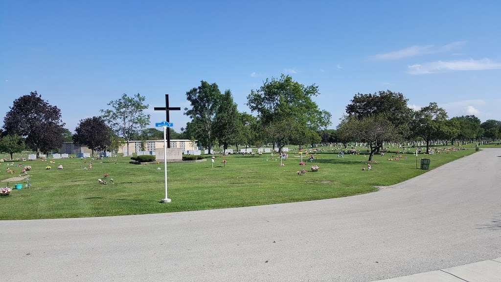 St Mary Catholic Cemetery and Mausoleums | W 87th St &, S Hamlin Ave, Evergreen Park, IL 60805, USA | Phone: (708) 422-8720