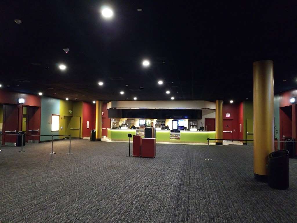 Showcase Cinema de Lux Randolph | 73 Mazzeo Dr, Randolph, MA 02368, USA | Phone: (800) 315-4000