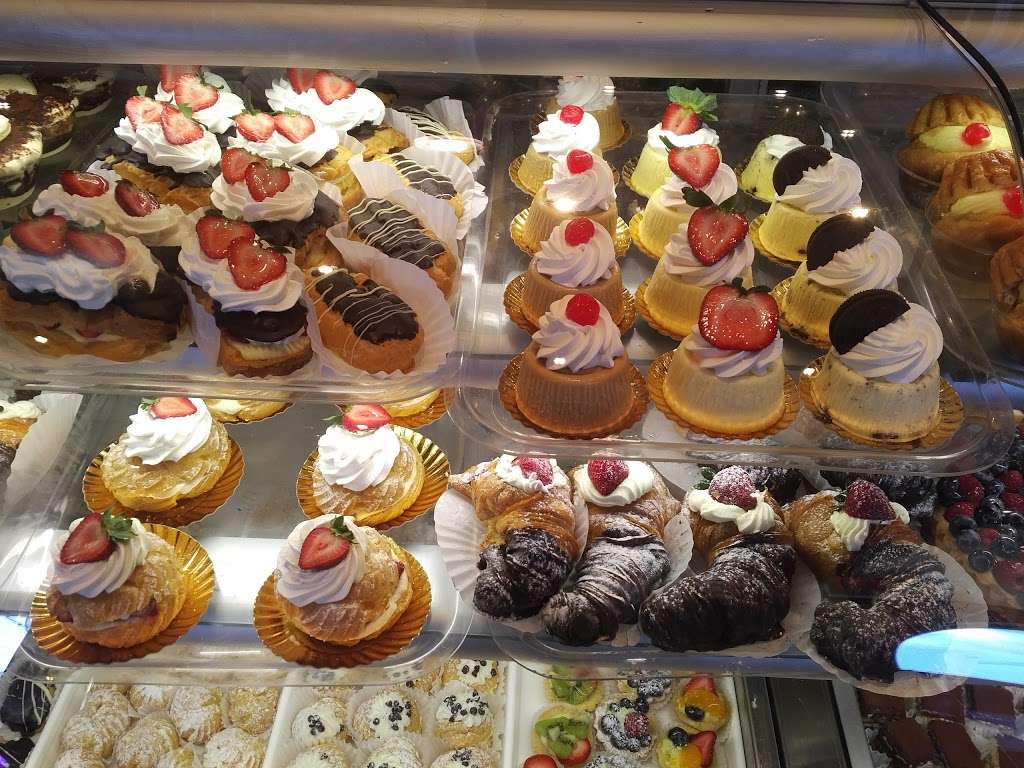 St. Roccos Bakery | 4 St Rocco Pl, Glen Cove, NY 11542, USA | Phone: (516) 427-5333