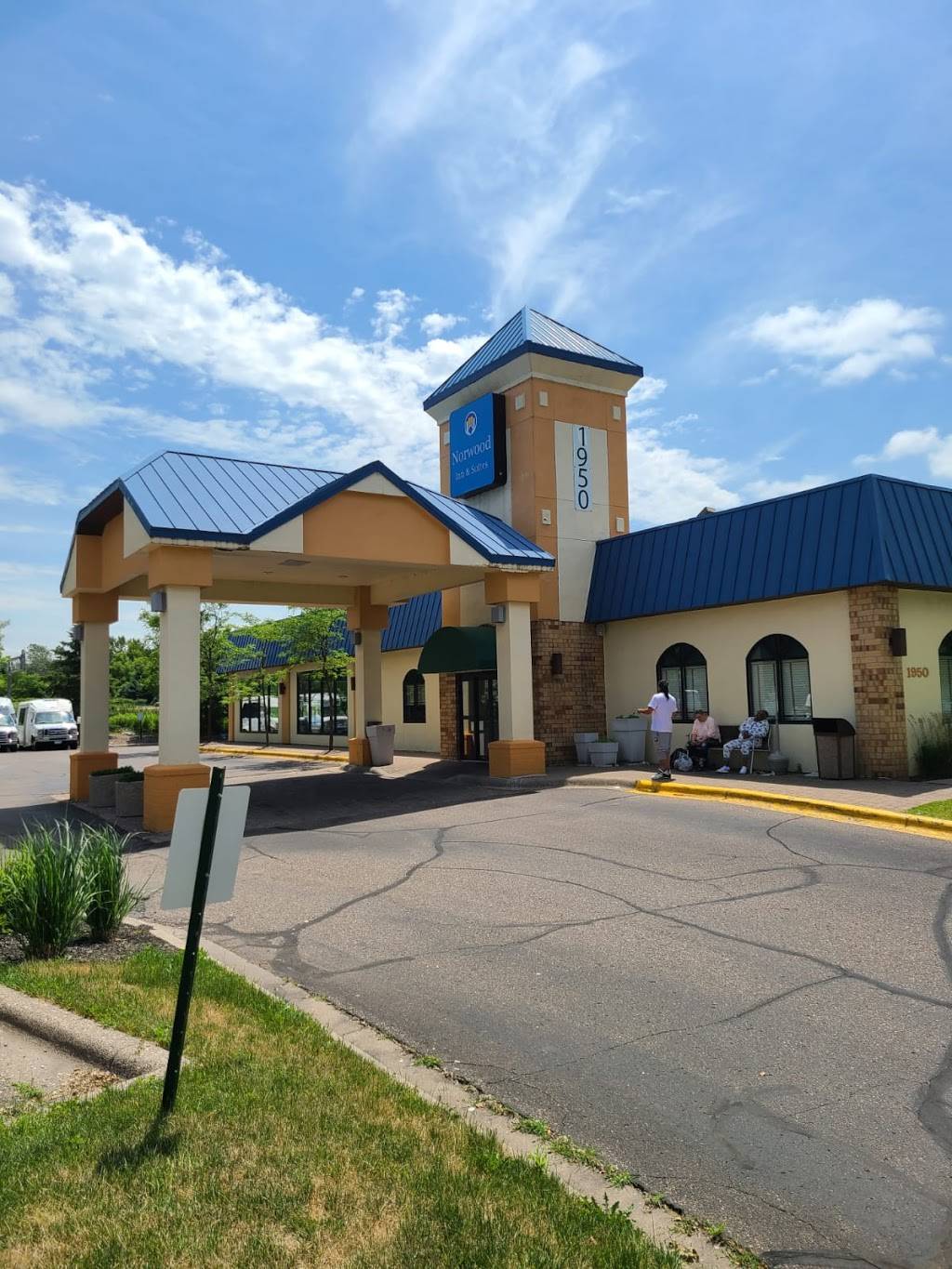 Norwood Inn & Suites Eagan | 1950 Rahncliff Ct, Eagan, MN 55122, USA | Phone: (651) 681-9266