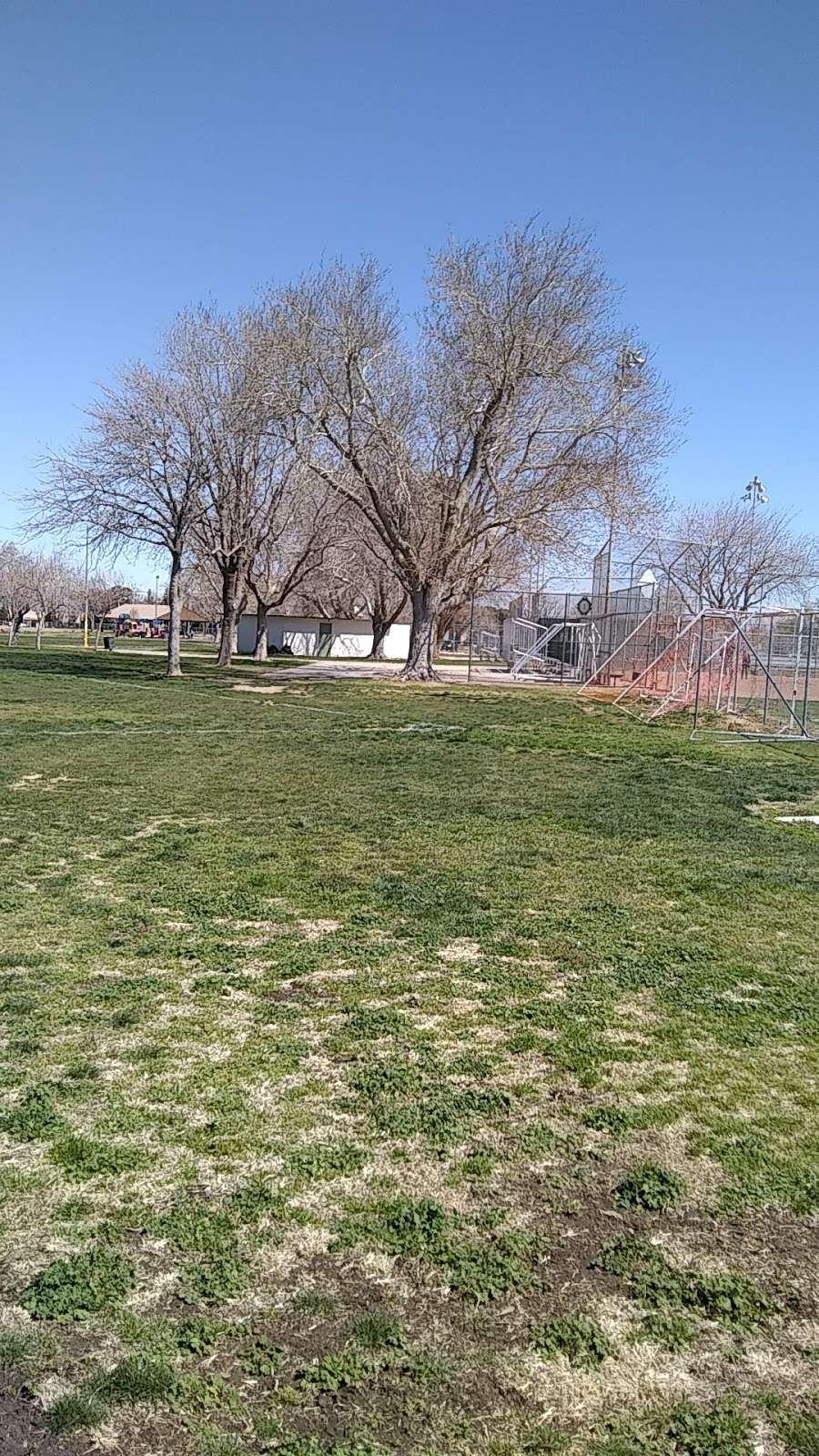 William J. McAdam Park | 38115 30th St E, Palmdale, CA 93550, USA | Phone: (661) 267-5611