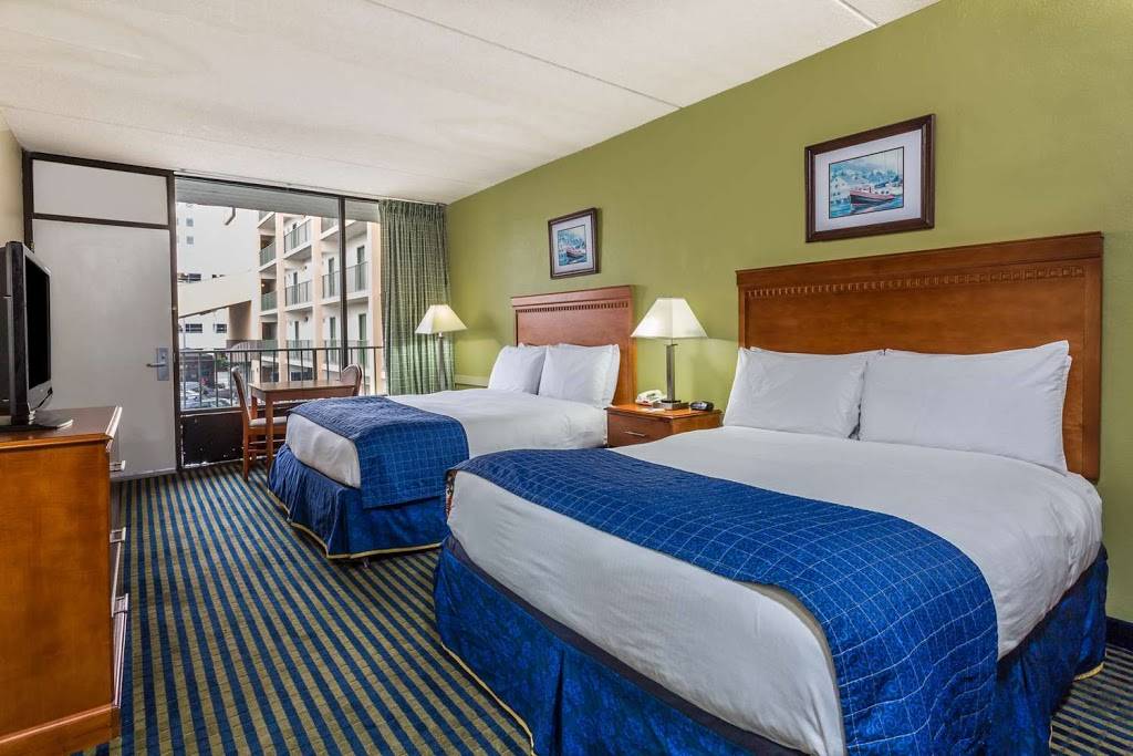 Days Inn by Wyndham Virginia Beach At The Beach | 1000 Atlantic Ave, Virginia Beach, VA 23451, USA | Phone: (757) 428-6141