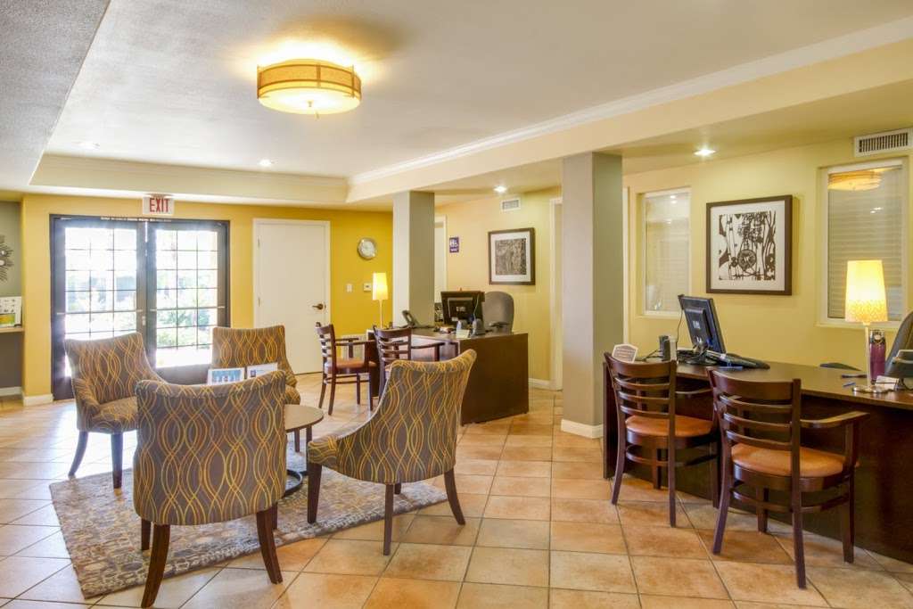 Coral Bay Apartments | 3309 Cowley Way A, San Diego, CA 92117, USA | Phone: (844) 334-7245