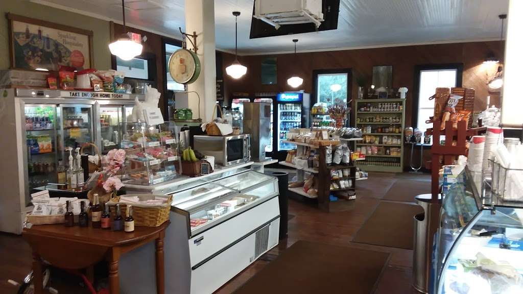 Round Hill Grocery Co | 19 Main St, Round Hill, VA 20141, USA | Phone: (540) 441-7474