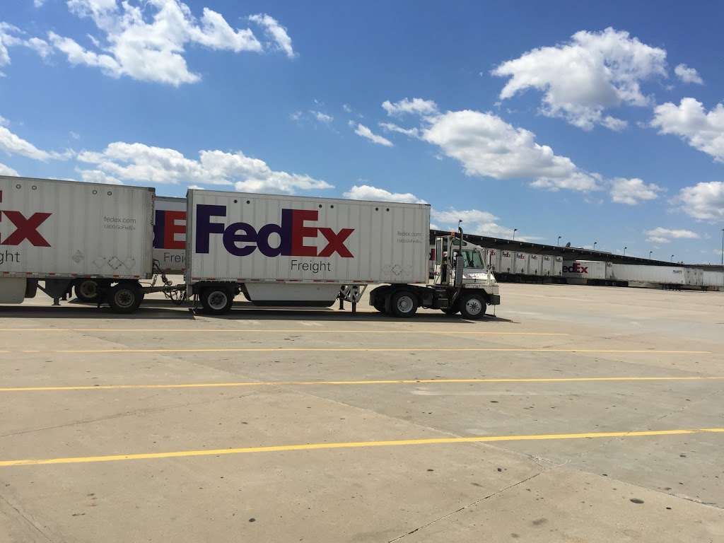 FedEx Freight | 9140 Woodend Rd, Edwardsville, KS 66111, USA | Phone: (800) 872-7028